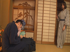 「おばさんの私が下着を盗まれるなんて…」5　自分を女として見てくれるというだけで人妻は発情してしまうので本当チョロい　サンプル画像11